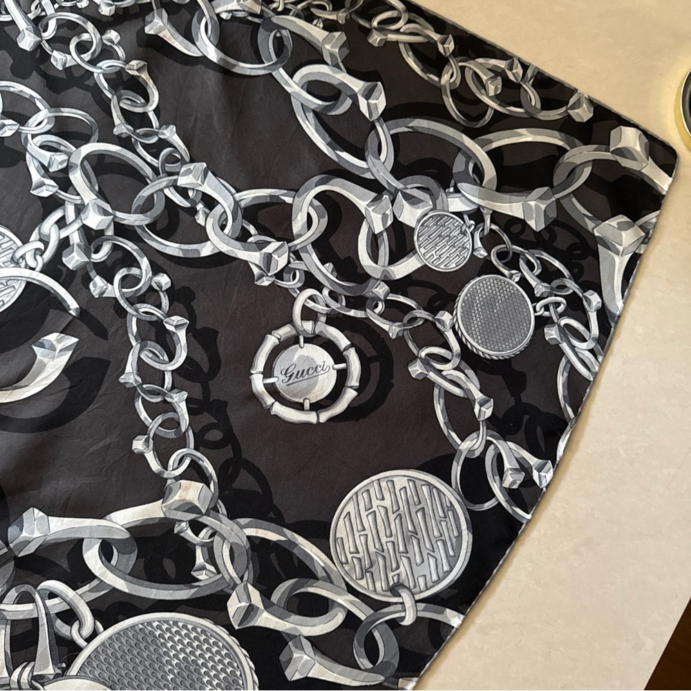 Gucci Dark Gray and Silver Chain Pattern Scarf - Picture 14 of 14